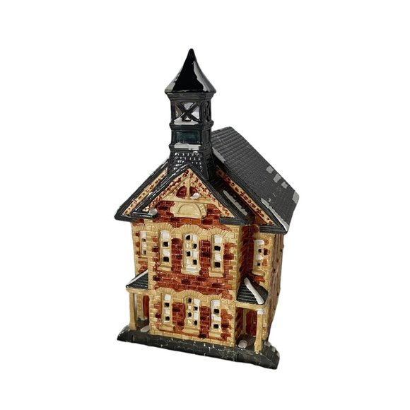 Department 56 Snow House Series Town Hall Christmas Village Piece Lighted 1984 - Picture 2 of 7